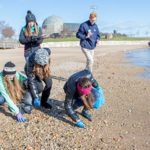 Shedd Aquarium проводит Actions Days по очистке водных путей, пляжей и лесных заповедников Чикаголенда