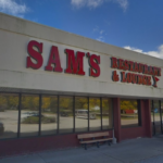 В Arlington Heights после 34 лет работы закрывается Sam’s Of Arlington