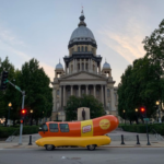 Легендарный Wienermobile прибыл в Чикаго: открыты вакансии