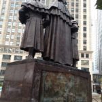 Нескучный путеводитель по Чикаго: сидящая Статуя Свободы на Heald Square