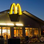Чернокожий франчайзи McDonald’s подает в суд на компанию, заявив о расовой предвзятости с ее стороны