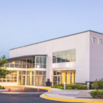Калифорнийская инвестиционная компания в сфере недвижимости покупает магазин Tesla в Schaumburg за $10,5 млн.