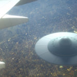 Во время рейса из Чикаго женщина сняла на видео что-то похожее на НЛО