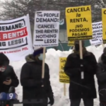 Протестующие собрались в парке McKinley, призывая к отмене к арендной платы, и ипотечных взносов на время пандемии COVID-19