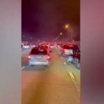 Полиция сообщила, что 600-800 автомобилей перекрыли межштатную автомагистраль Колорадо из-за нелегальных уличных гонок