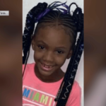 Семилетнюю девочку застрелили прямо в машине около McDonald’s на западе Чикаго; её отец доставлен в больницу