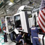 Volvo Trucks в США возобновляет производство, несмотря на продолжающуюся забастовку 3000 рабочих.