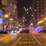 Беспорядки в центре Чикаго в воскресенье вечером привели к аресту более 60 человек, в основном – несовершеннолетних
