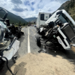 Полицейские из Колорадо просят тракдрайверов «найти заправку и подождать», поскольку из-за аварии I-70 и US 6 закрыты