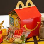 McDonald’s начинает отказываться от пластиковых игрушек в Happy Meals