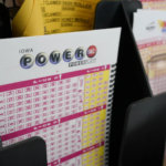 Самый крупный за последние несколько месяцев джекпот Powerball не был разыгран на этой неделе и, став еще больше, будет ожидать своего счастливчика в понедельник