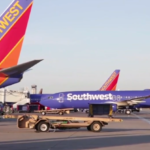 Southwest Airlines отменила почти 2000 рейсов якобы из-за непогоды, хотя ни одной другой авиакомпании эта проблема не коснулась