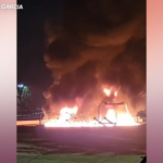 Пожар уничтожил детскую площадку в северо-западной части Чикаго; предполагаемая причина – поджог