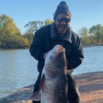 Рыбак поймал в Humboldt Park Lagoon карпа, который, вероятно, установит новый рекорд