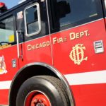 Мандат на вакцинацию в Чикаго оставлен в силе для большинства городских служащих и пожарных