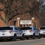 Evanston Township High School закрыта после обнаружения 2 пистолетов