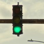 Чикагские водители, принадлежащие к меньшинствам, чаще получают штрафы за проезд на красный свет и камеры контроля скорости