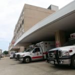 Прицкер призывает больницы отложить «неэкстренные» операции из-за роста числа случаев COVID