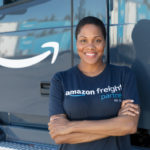 Создатели программы Amazon Freight Partner пересматривают работу тракдрайвера, предоставляя ежедневное домашнее время и почасовую оплату