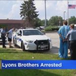 Братьям из Lyons предъявлены обвинения после того, как их мать и сестра были найдены похороненными на заднем дворе