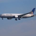 Рейс United, направлявшийся в Чикаго, вернулся в Сиэтл после того, как треснуло лобовое стекло