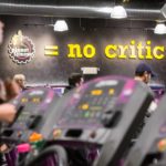 Этим летом подростки могут бесплатно заниматься в Planet Fitness. Вот как зарегистрироваться