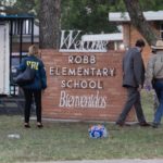 “Глубокая скорбь”: 19 детей и 2 учителя погибли в результате стрельбы в школе в Техасе