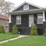 Жительница Чикаго утверждает, что незнакомка въехала в дом, выставленный на продажу, и отказывается уезжать