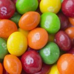 Новый иск утверждает, что Skittles «небезопасно» есть