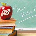 Большинство школ Иллинойса отказываются от новых стандартов сексуального просвещения, которые, по мнению критиков, не соответствуют возрасту
