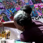 «Искусство освобождает мой разум»: девочка из Englewood каждый день рисует на улице, наполняя свой район красками и цветом