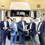 Volvo Trucks North America поставила Penske Truck Leasing 25 000 траков