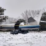 Самолет с 53 собаками и 3 пассажирами потерпел крушение на поле для гольфа в Висконсине