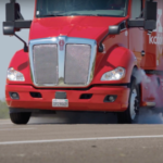 Видео: Как автономный трак справляется с катастрофическим разрывом рулевой шины?