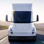 Илон Маск заявил, что трак Tesla Semi массой 81 000 фунтов преодолел 500 миль