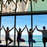 Окажитесь на 1000 футов ближе к солнцу на занятиях йогой в 360 Chicago Sky Yoga