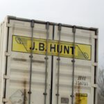 J.B. Hunt подала иск о захвате собственности против Pyramid Moving Inc.