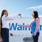 Walmart расширяет программу, которая помогает работникам магазинов получить CDL и стать тракдрайверами частного автопарка