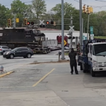 Видео: В Южной Каролине поезд столкнулся с застрявшим на путях траком