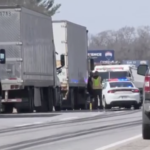 Один человек погиб в аварии на Indiana Toll Road, которая произошла из-за блокировки тормозов трейлера