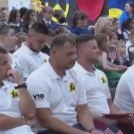 Украинские ветераны посетили чикагскую школу и воодушевили учеников во время патриотической встречи