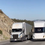 Видео демонстрирует, как Tesla Semi обгоняет дизельные траки на Donner Pass