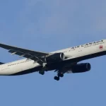 Пассажиров Air Canada сняли с рейса после их отказа сидеть на местах, заляпанных рвотой