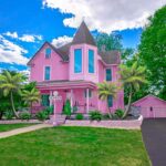 Путешествие мечты для любителей Барби: Дом в Висконсине превращен в розовый замок