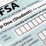 Программа помощи студентам федеральных колледжей FAFSA скоро изменится. Вот чего стоит ожидать