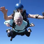 104-летняя парашютистка из Чикаго умерла через несколько дней после того, как побила мировой рекорд
