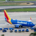 Политика Southwest Airlines в отношении полных пассажиров разделила мнения людей и стала вирусной в сети