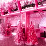 В Чикаго открылся Pink Wonderland – полностью розовый рождественский pop-up-бар