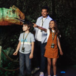 Погрузитесь в эпоху динозавров и посетите новую выставку Dinos Alive на Logan Square