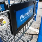 Walmart запускает инклюзивные продуктовые тележки для покупателей с ограниченными возможностями